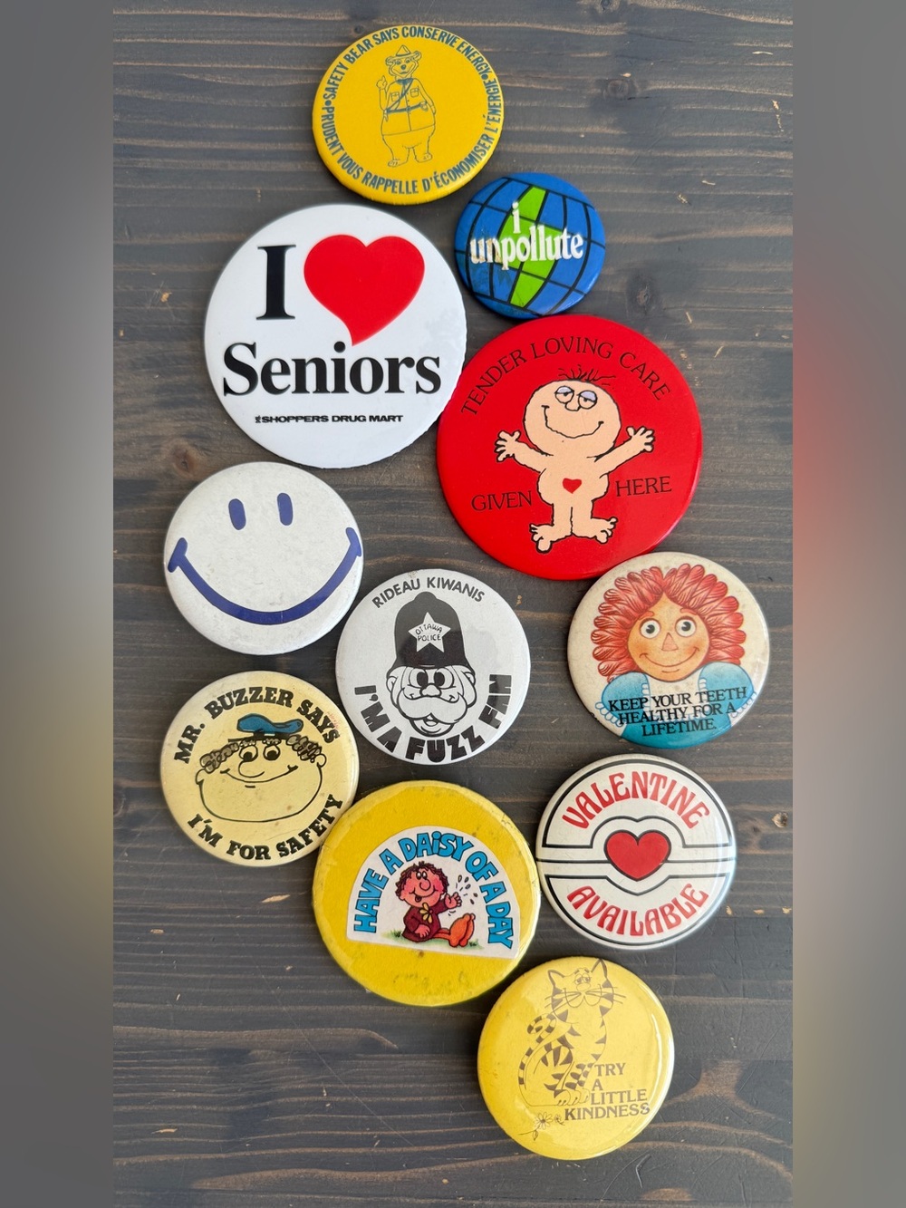 11 x vintage metal buttons